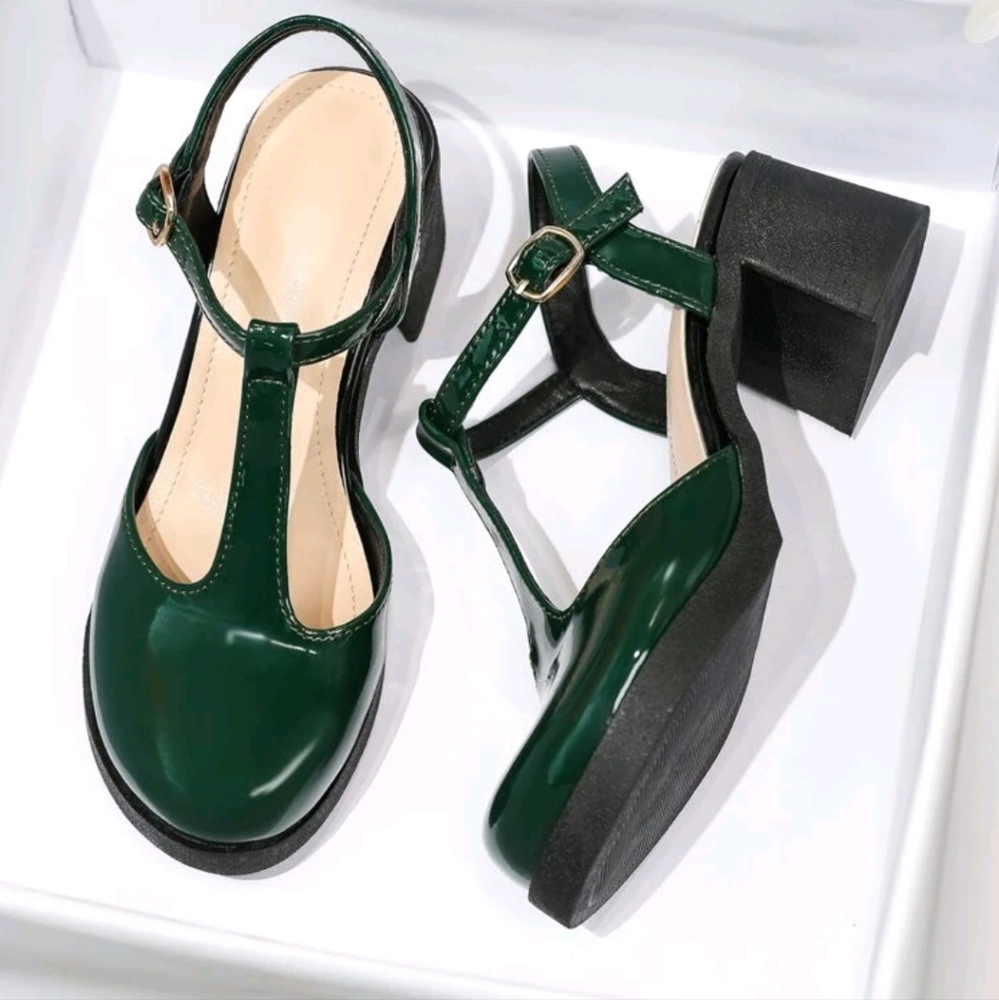 Green Patent leather look buckle side sling back close toe heel NWOT